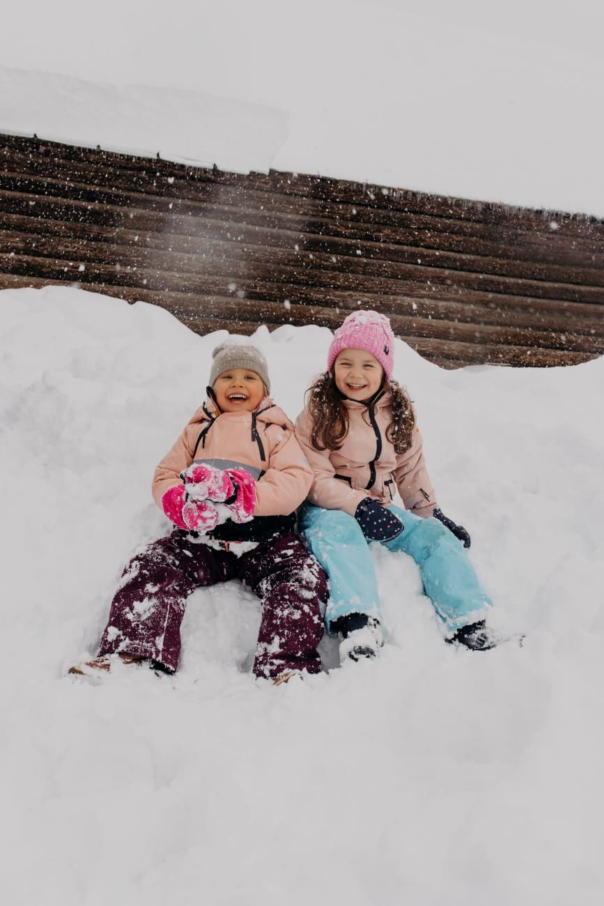 Kinder beim Schlittenfahren ©  SalzburgerLand Tourismus / Verena Schierl