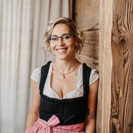 Gastgeberin Daniela Aichhorn mit Tochter