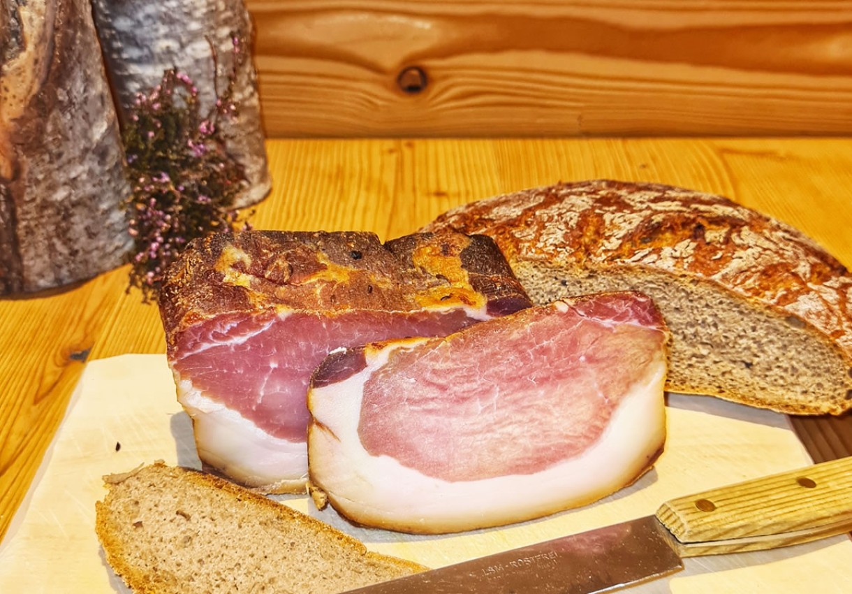 Selbstgeräucherter Speck im Hotel Dorfer