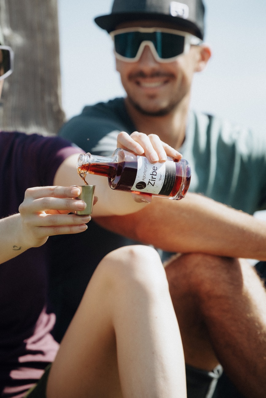 Hauseigener Zirbenschnaps vom Hotel Dorfer