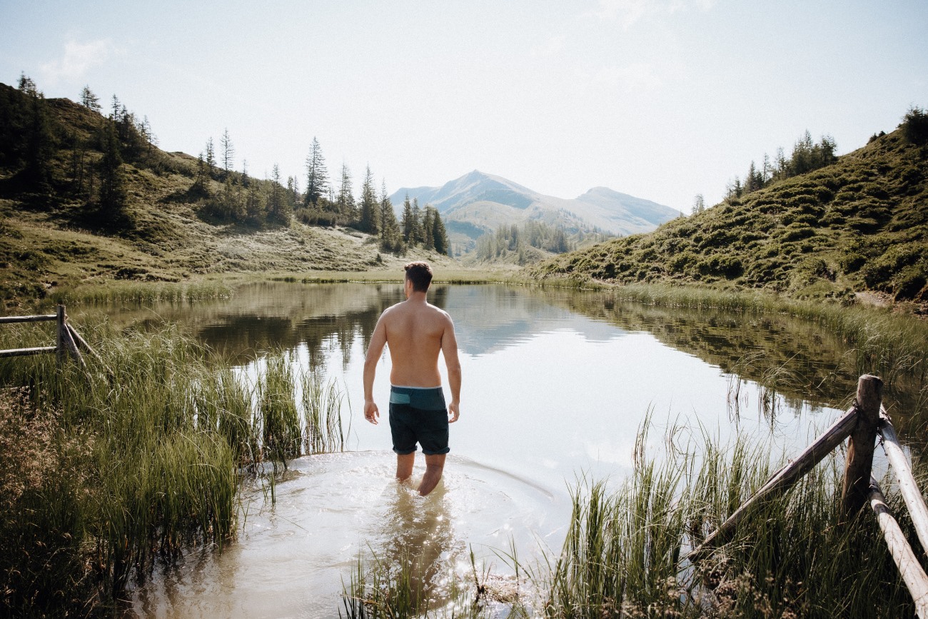 Erfrischung im Bergsee
